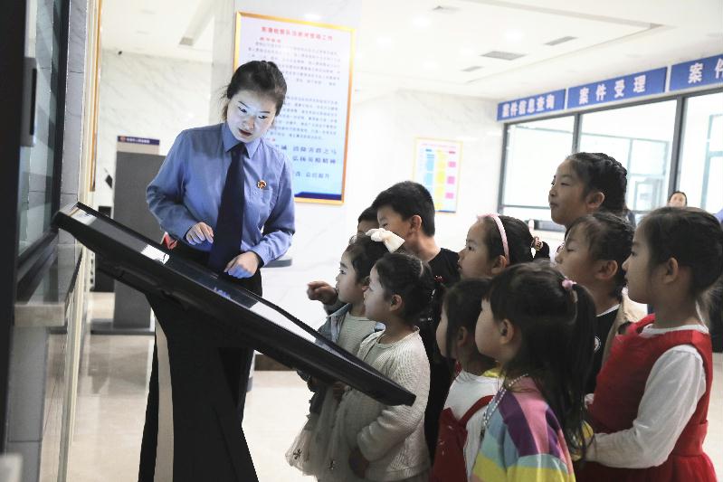 少年儿童参观检察院