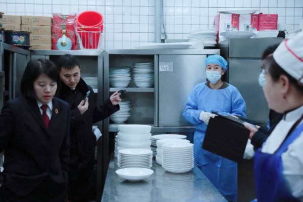 守护团圆“食”光！东港市人民检察院开展“餐饮具安全”专项监督行动，让年味更有“安全味”